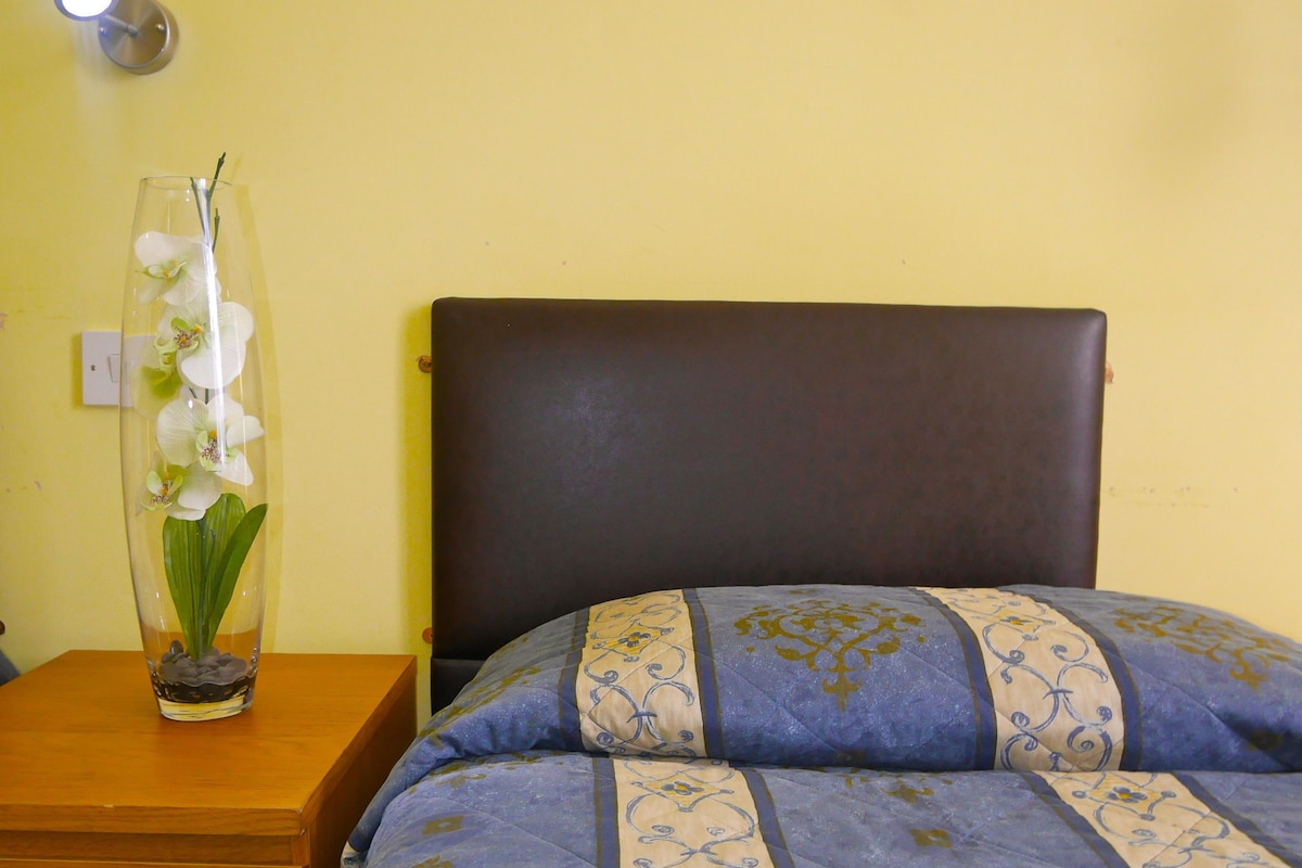 Photograph displayed for Standard Single Room on Expedia